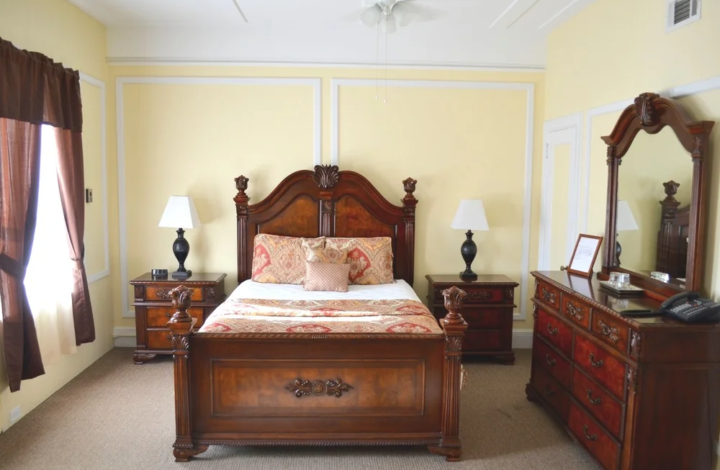 Harry S. Truman Suite (Handicap-Accessible)